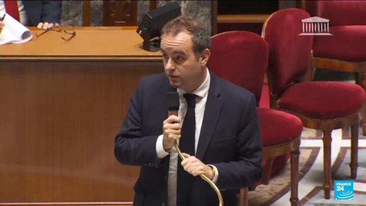 France races to pass stopgap budget law after talks for proper budget fail