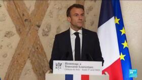 Emmanuel Macron célèbre le "héros" franco-haïtien Toussaint Louverture.